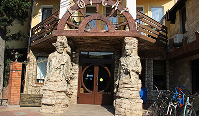 Корсар главный вход